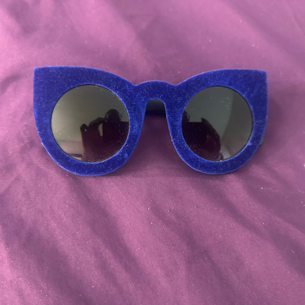 Stylish Blue Velvet Sunglasses